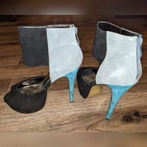 Bebe Black/Gray/Teal 6' platform heels